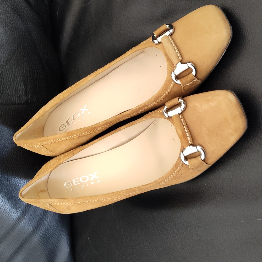 Beige heel shoes